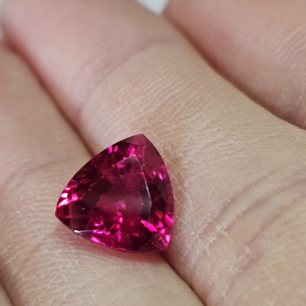 Dark Certified Trillion Cut Ruby 4.40 Carats! ❤️ - Picture 6 of 6